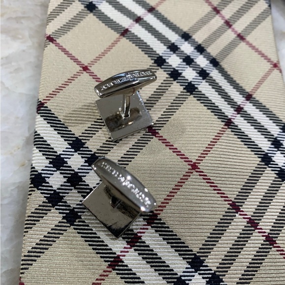 Burberry Tie and cuff links - Picture 3 of 6